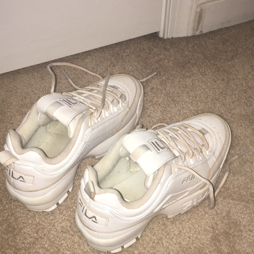 Women’s 5 white chunky filas